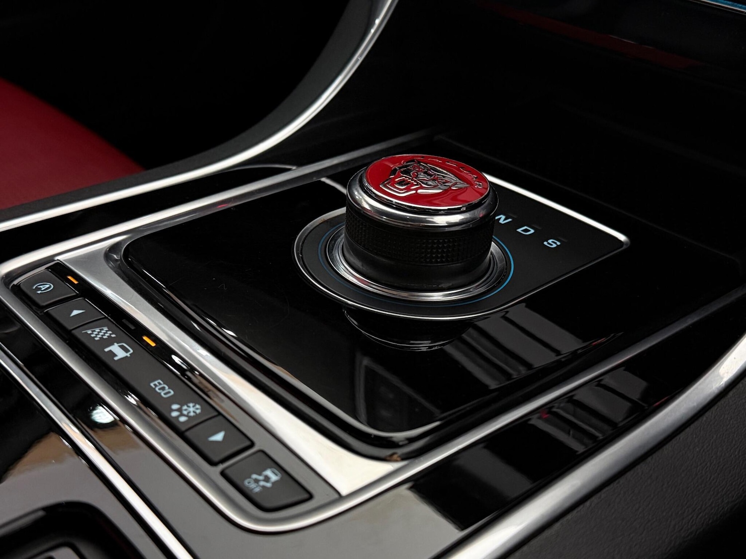 Used Jaguar XE 2016 for sale - 77259649: Photo 30