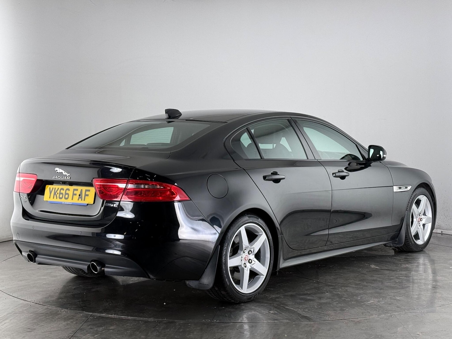 Used Jaguar XE 2016 for sale - 77259649: Photo 6