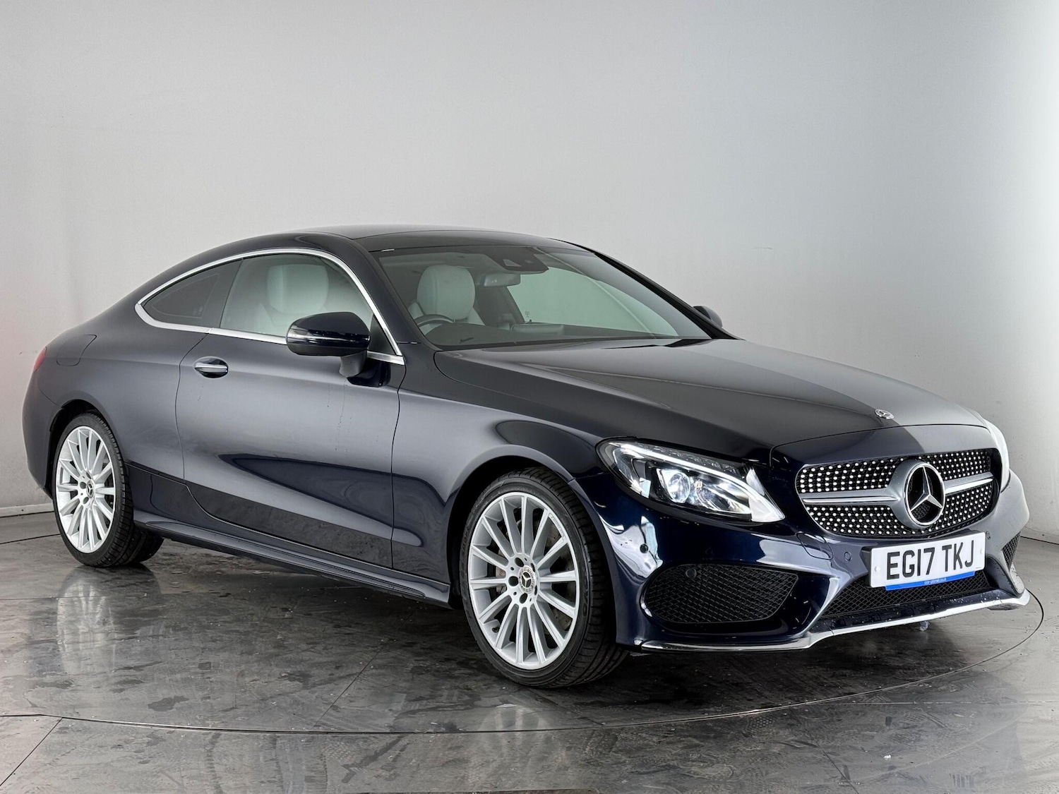 Used Mercedes-Benz C Class 2017 for sale - 77182379: Photo 1