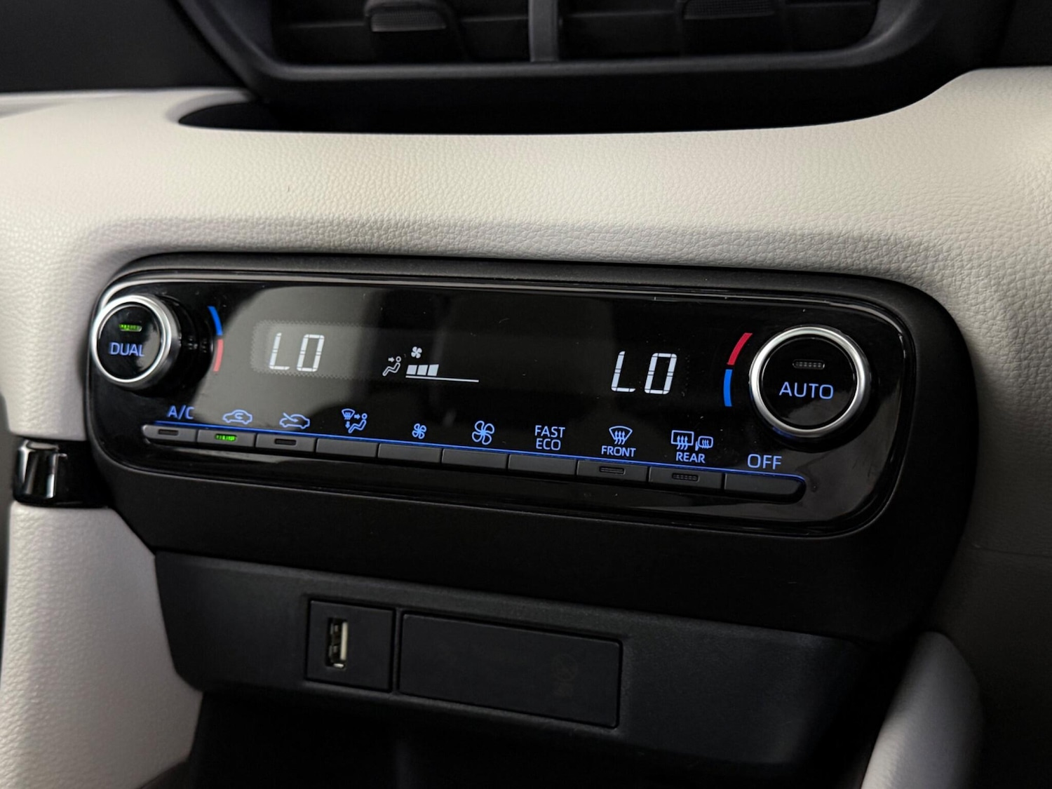 Used Toyota Yaris 2020 for sale - 77216775: Photo 30