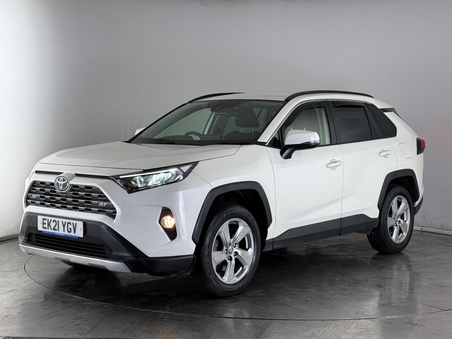Used Toyota RAV4 2021 for sale - 77182305: Photo 2