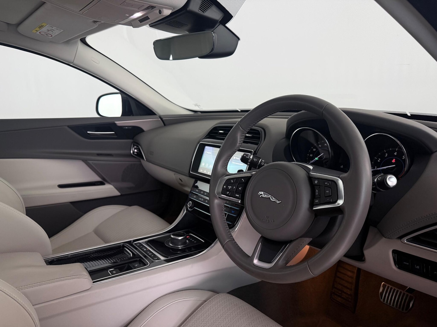 Used Jaguar XE 2019 for sale - 77243589: Photo 10