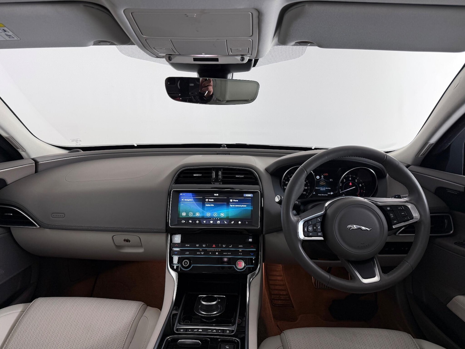 Used Jaguar XE 2019 for sale - 77243589: Photo 16