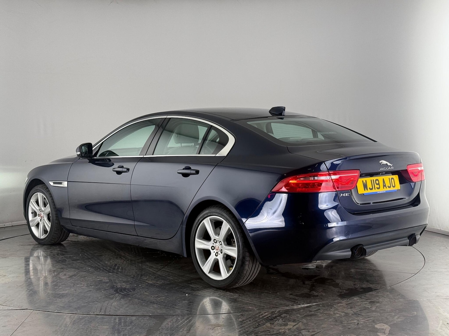 Used Jaguar XE 2019 for sale - 77243589: Photo 4