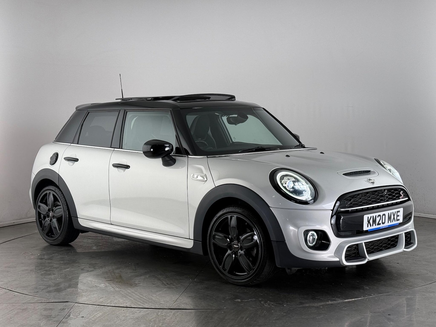 Used MINI Hatch 2020 for sale - 76467331: Photo 1