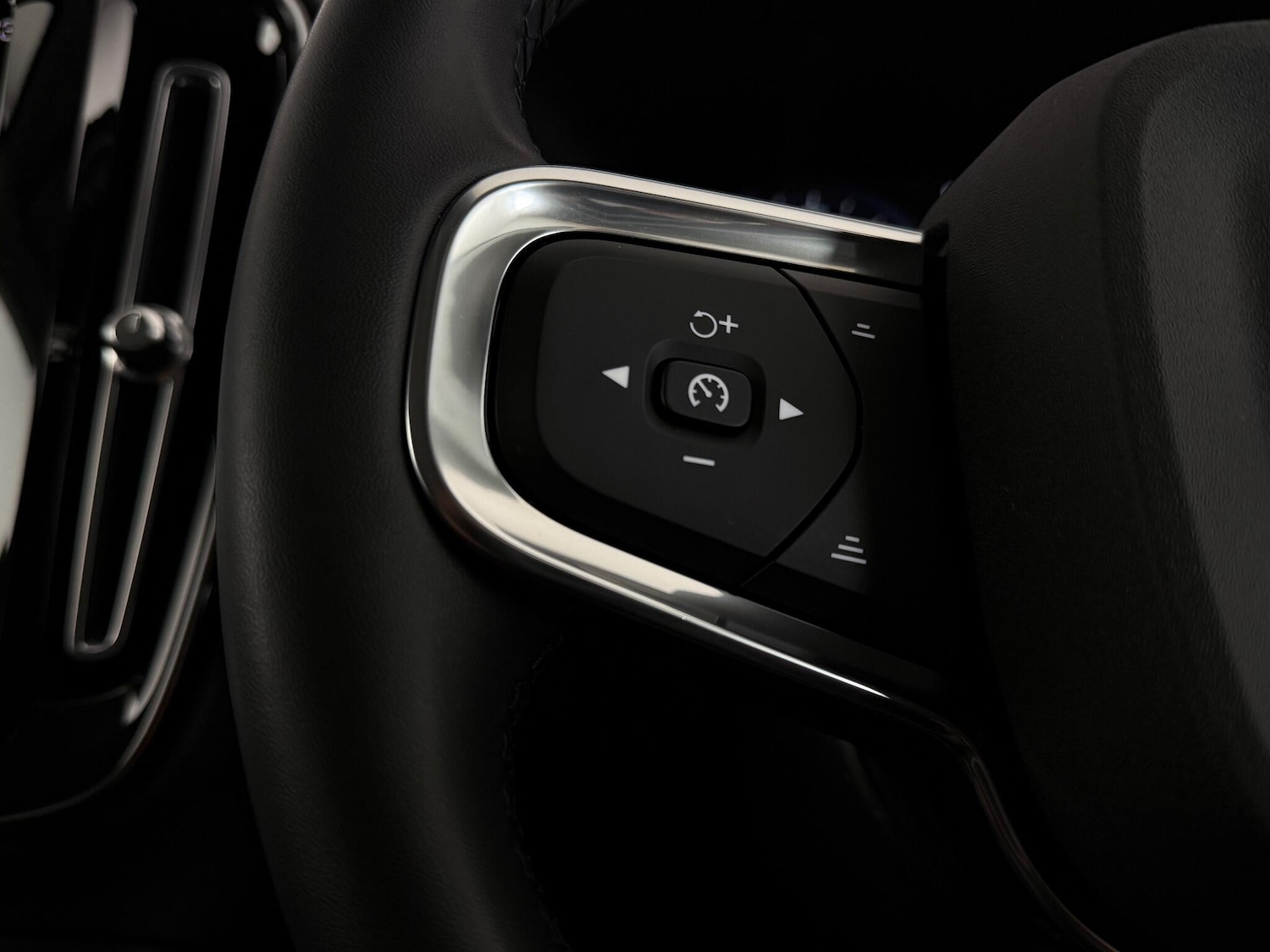 Used Volvo XC40 2021 for sale - 77182867: Photo 17