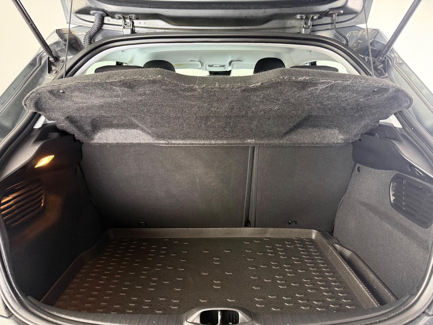 Used Peugeot 208 2015 for sale - 77337401: Photo 10