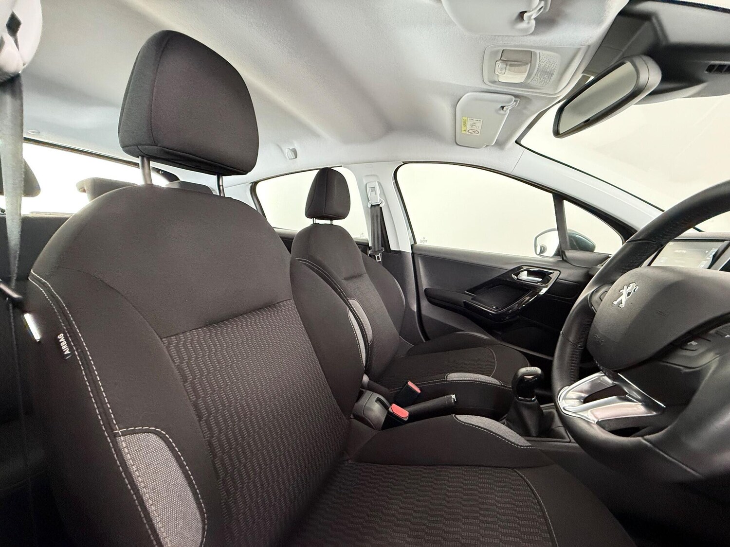 Used Peugeot 208 2015 for sale - 77337401: Photo 11