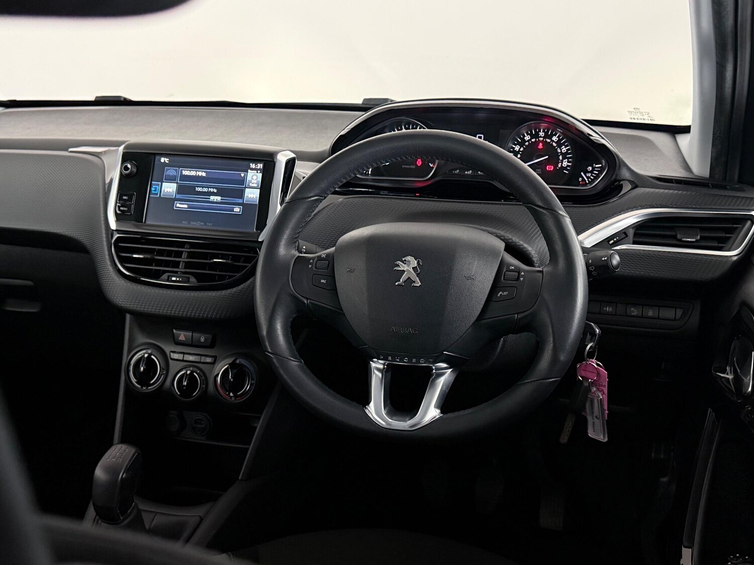 Used Peugeot 208 2015 for sale - 77337401: Photo 15