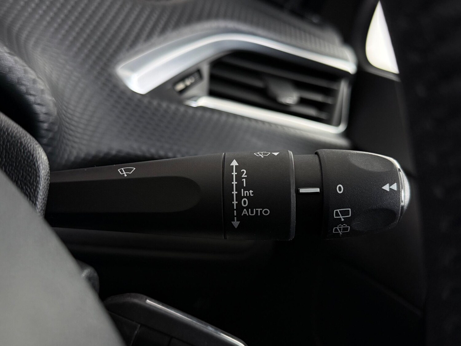 Used Peugeot 208 2015 for sale - 77337401: Photo 21