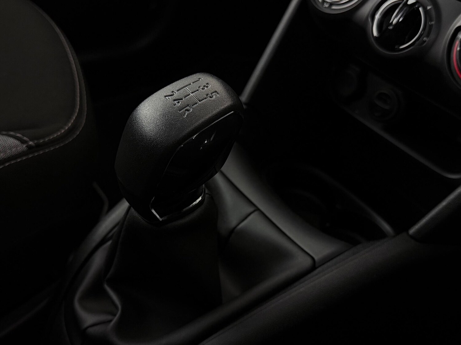 Used Peugeot 208 2015 for sale - 77337401: Photo 30