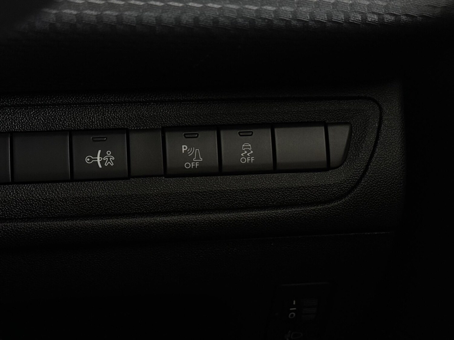 Used Peugeot 208 2015 for sale - 77337401: Photo 32