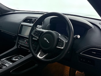 Used Jaguar F-Pace 2020 for sale - 79570401: Photo