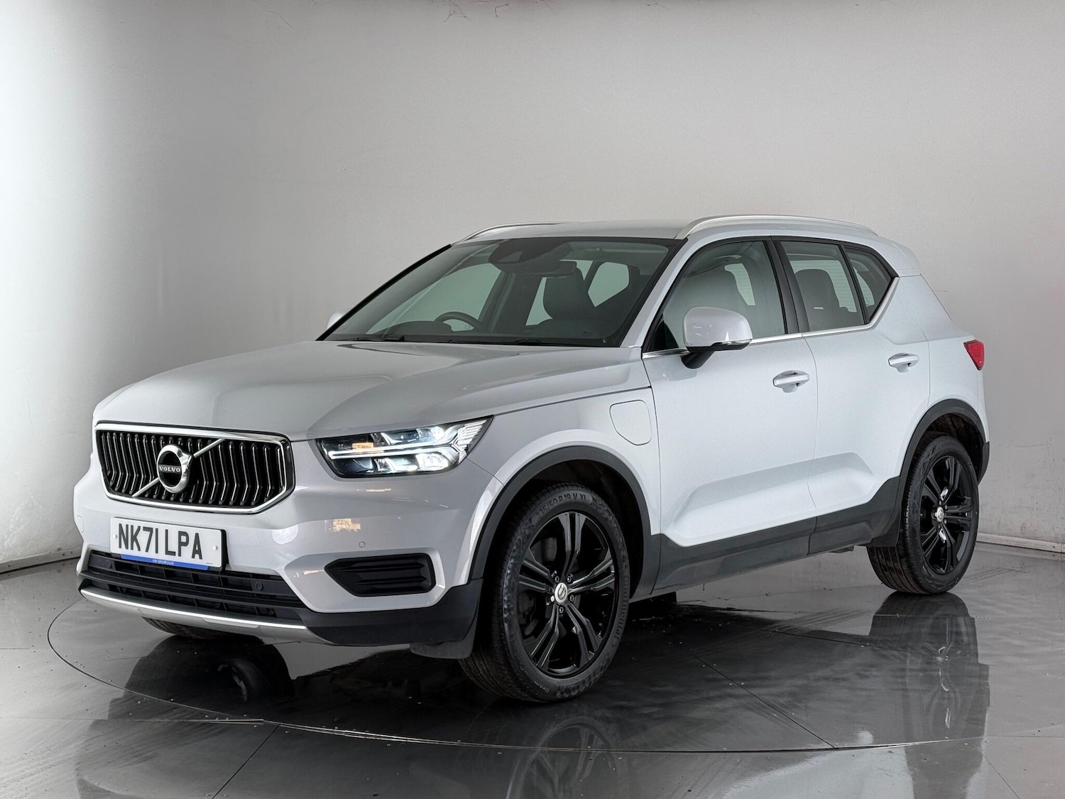 Used Volvo XC40 2021 for sale - 77246664: Photo 2