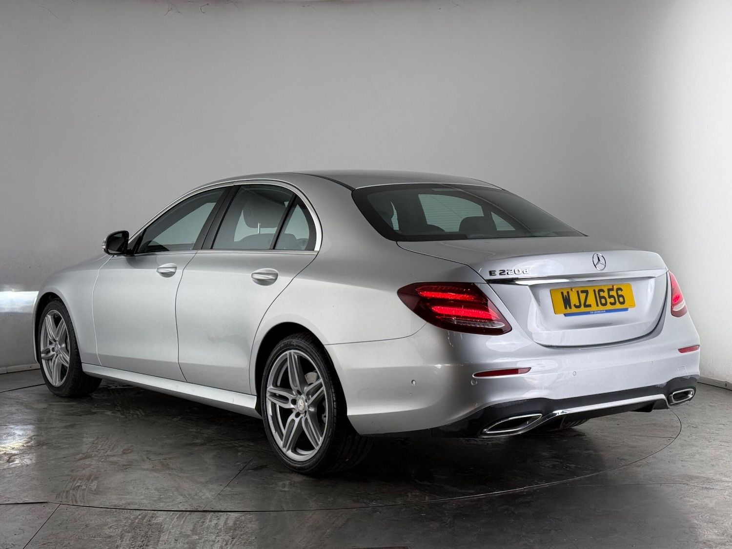 Used Mercedes-Benz E Class 2016 for sale - 77246091: Photo 4