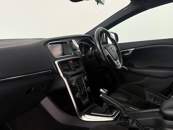 Used Volvo V40 2018 for sale - 79767607: Photo