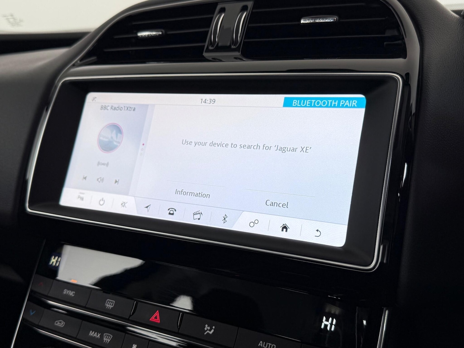 Used Jaguar XE 2019 for sale - 76467046: Photo 26