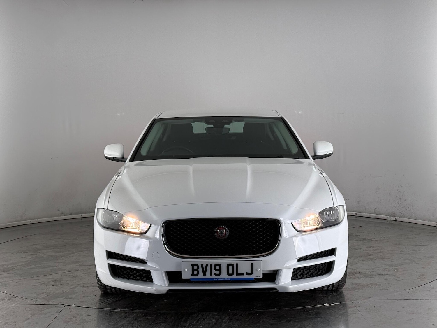Used Jaguar XE 2019 for sale - 76467046: Photo 3