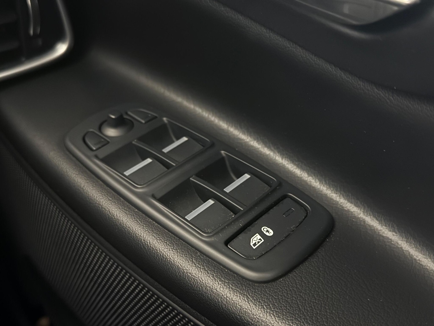 Used Jaguar XE 2019 for sale - 76467046: Photo 37