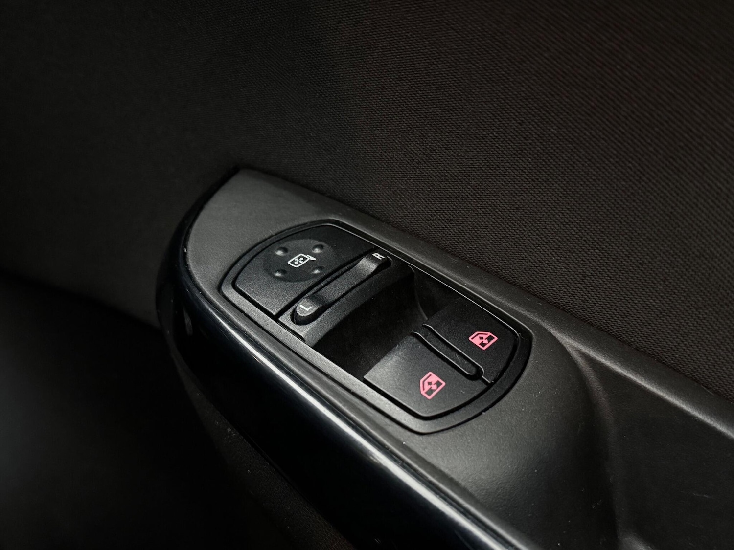 Used Vauxhall Corsa 2015 for sale - 77221942: Photo 17