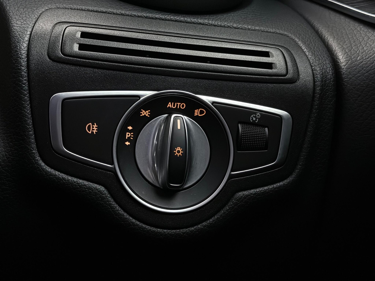 Used Mercedes-Benz GLC 2020 for sale - 78101528: Photo 25