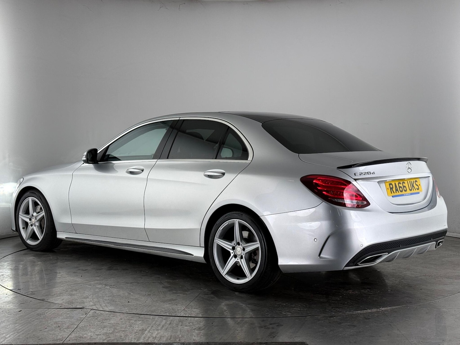 Used Mercedes-Benz C Class 2018 for sale - 77156091: Photo 4