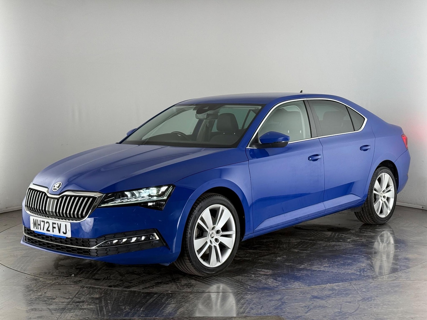 Used Skoda Superb 2023 for sale - 77182436: Photo 2