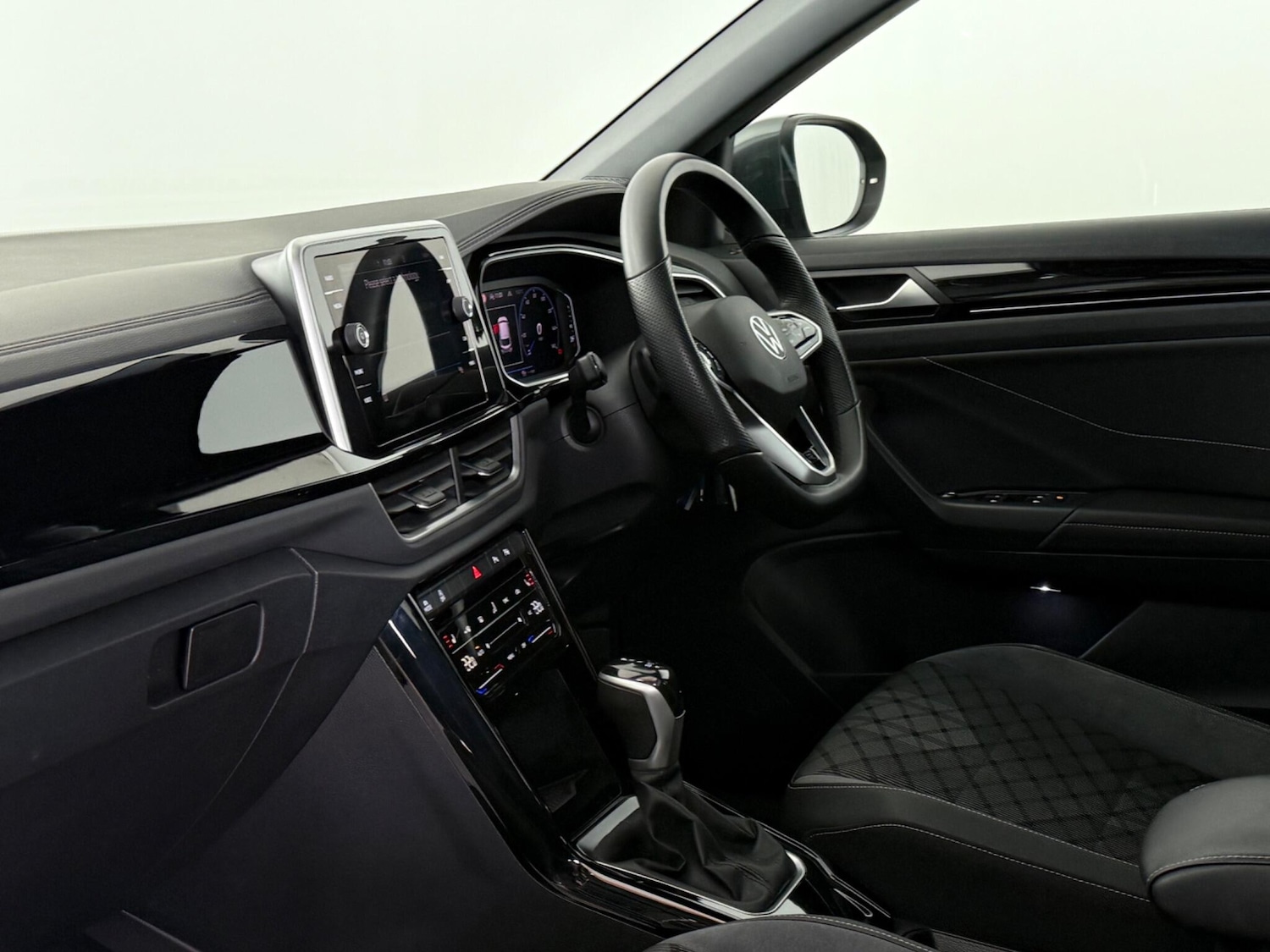 Used Volkswagen T-Roc 2023 for sale - 77760544: Photo 17