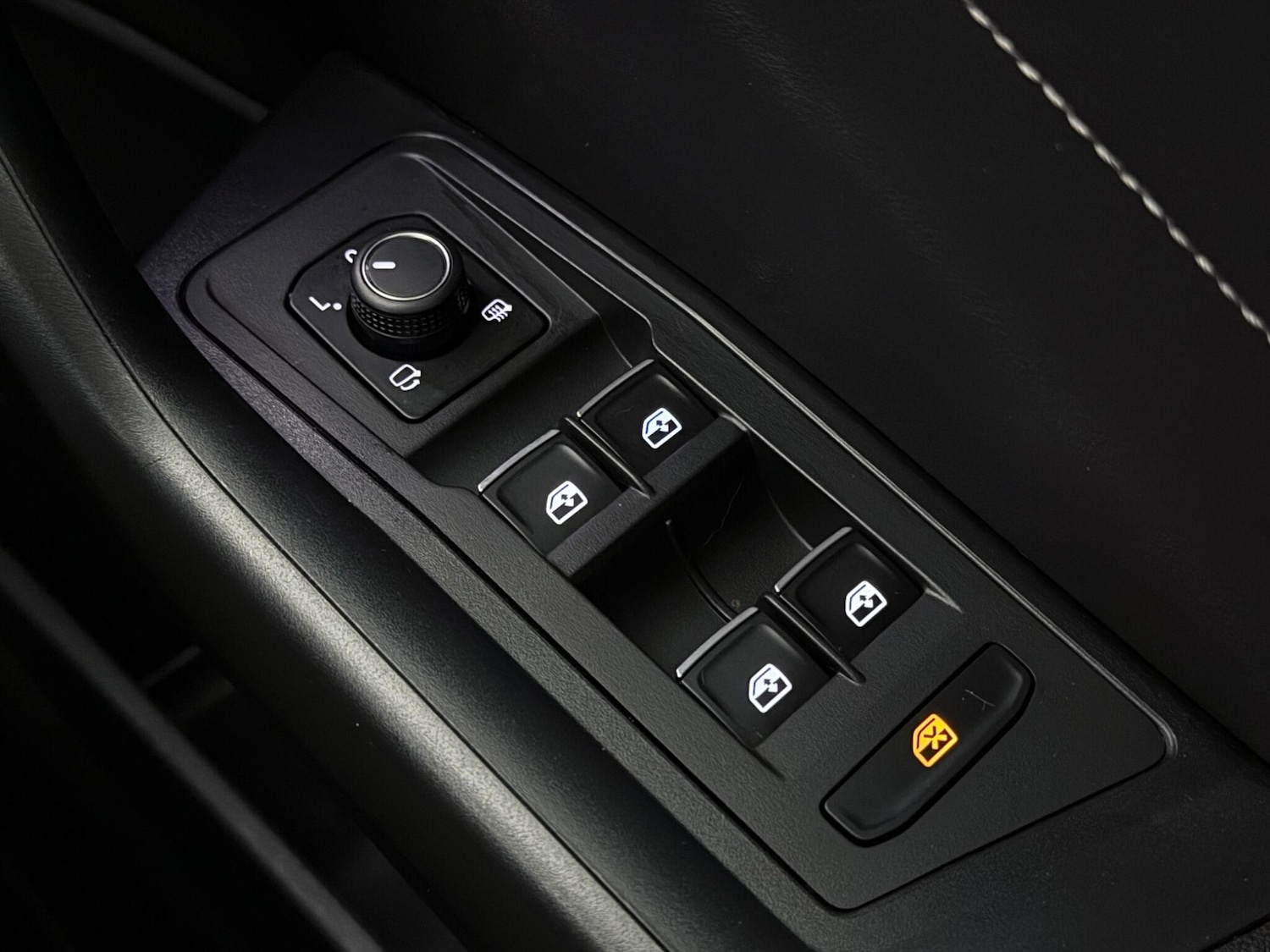 Used Volkswagen T-Roc 2023 for sale - 77760544: Photo 34