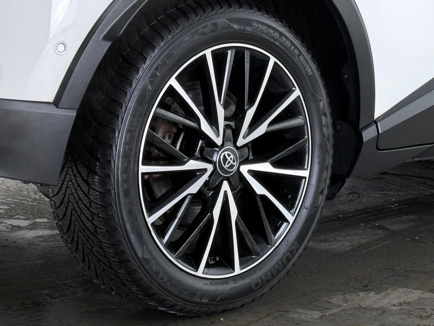 Used Toyota C-HR 2018 for sale - 77359349: Photo 8