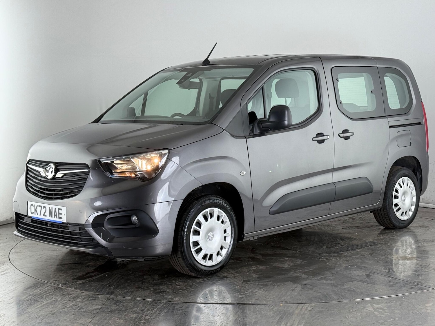 Used Vauxhall Combo Life 2022 for sale - 76467154: Photo 3