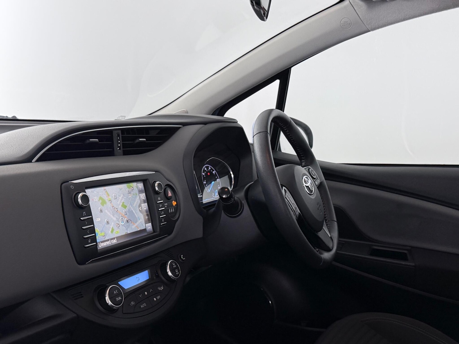 Used Toyota Yaris 2017 for sale - 77182437: Photo 11