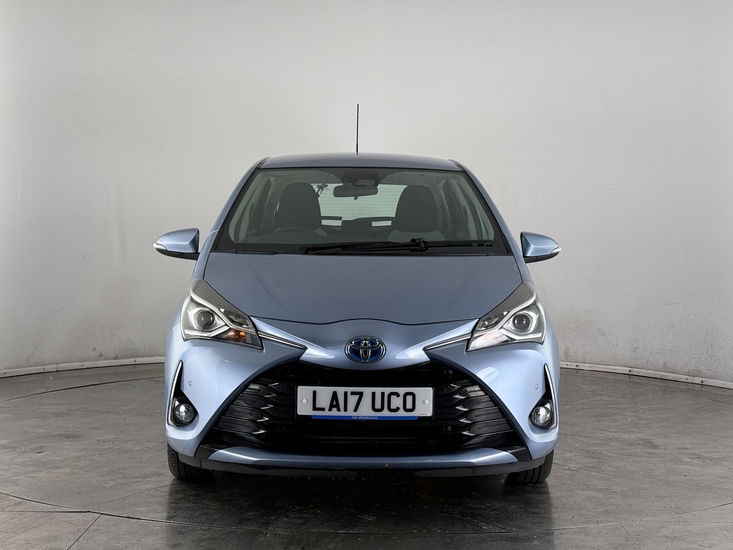 Used Toyota Yaris 2017 for sale - 77182437: Photo 2