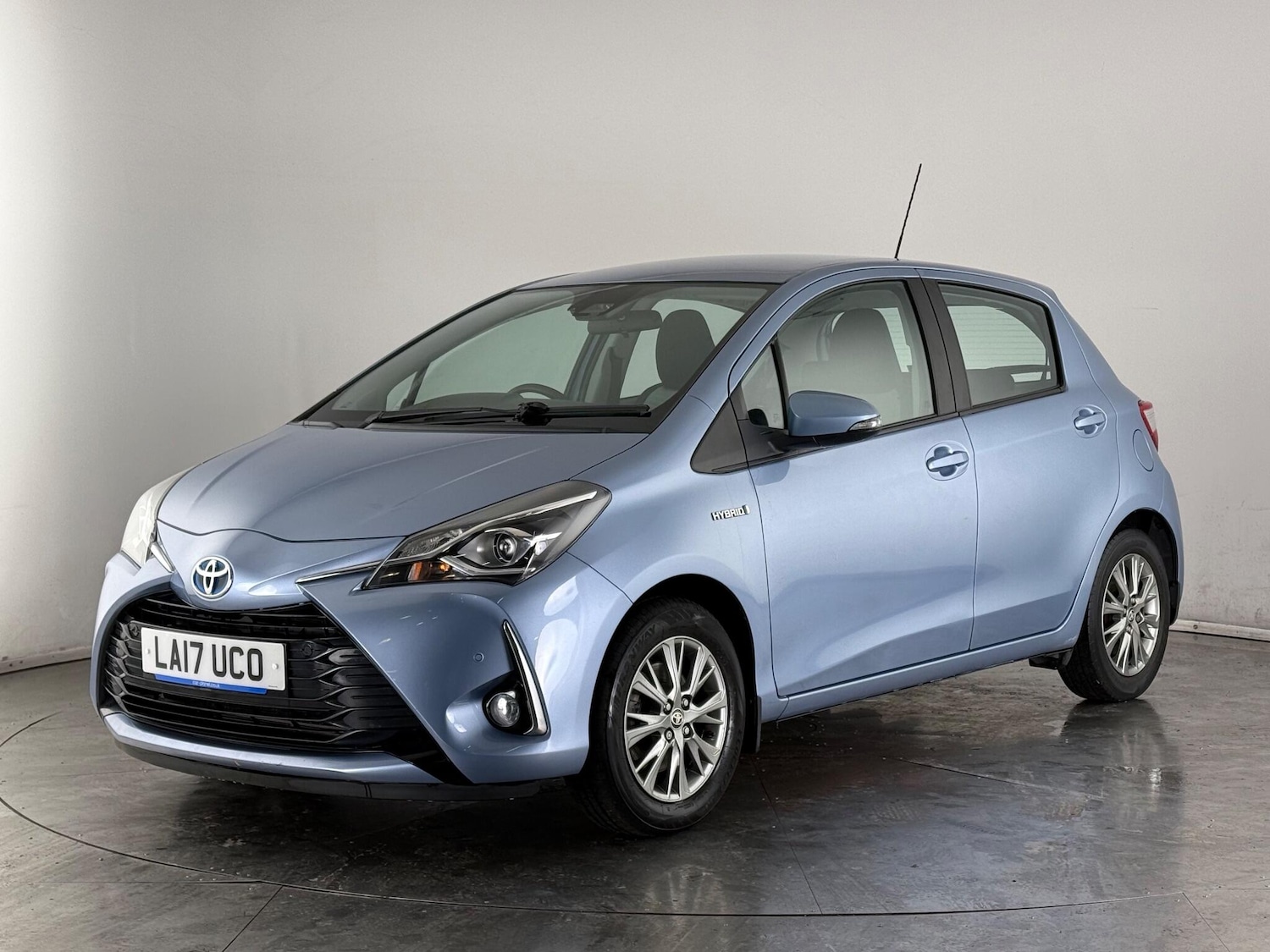 Used Toyota Yaris 2017 for sale - 77182437: Photo 3
