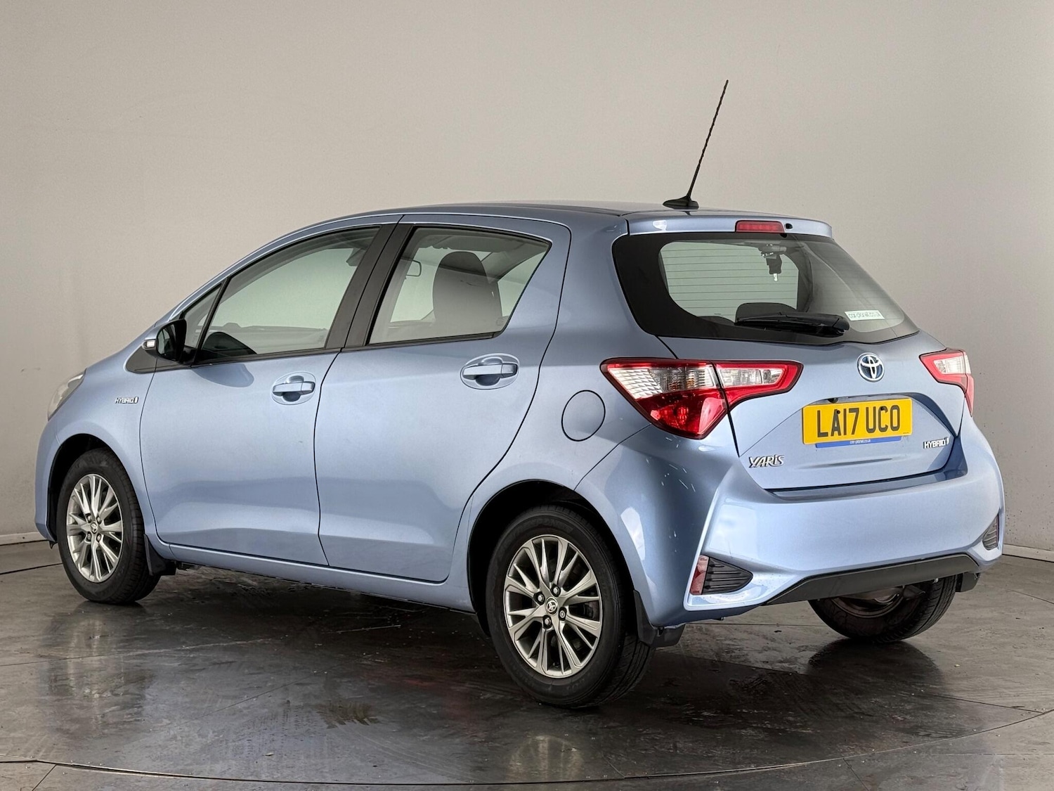 Used Toyota Yaris 2017 for sale - 77182437: Photo 4