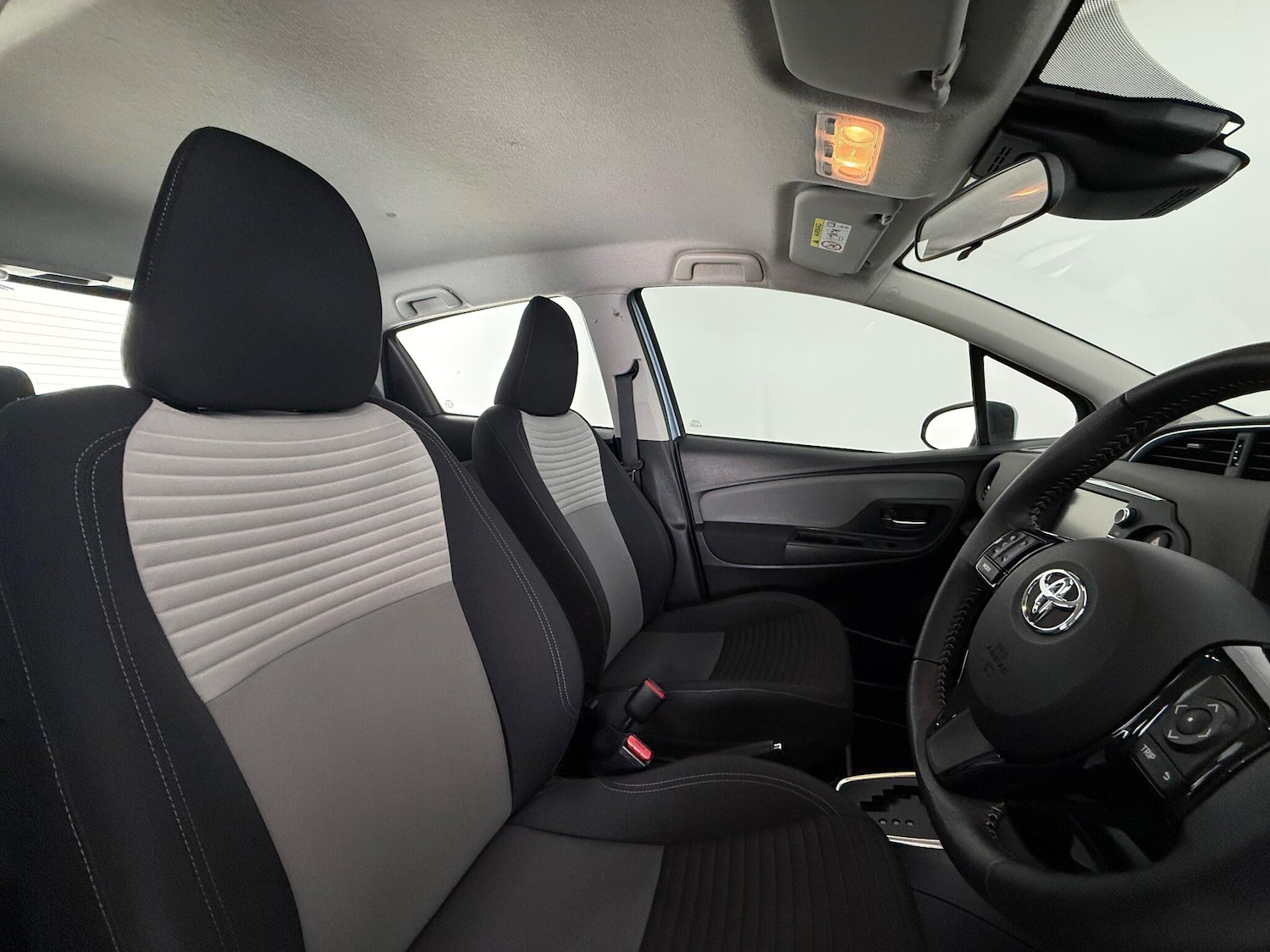 Used Toyota Yaris 2017 for sale - 77182437: Photo 9