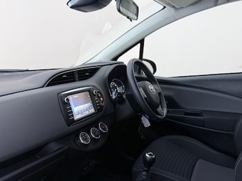 Used Toyota Yaris 2019 for sale - 78705747: Photo