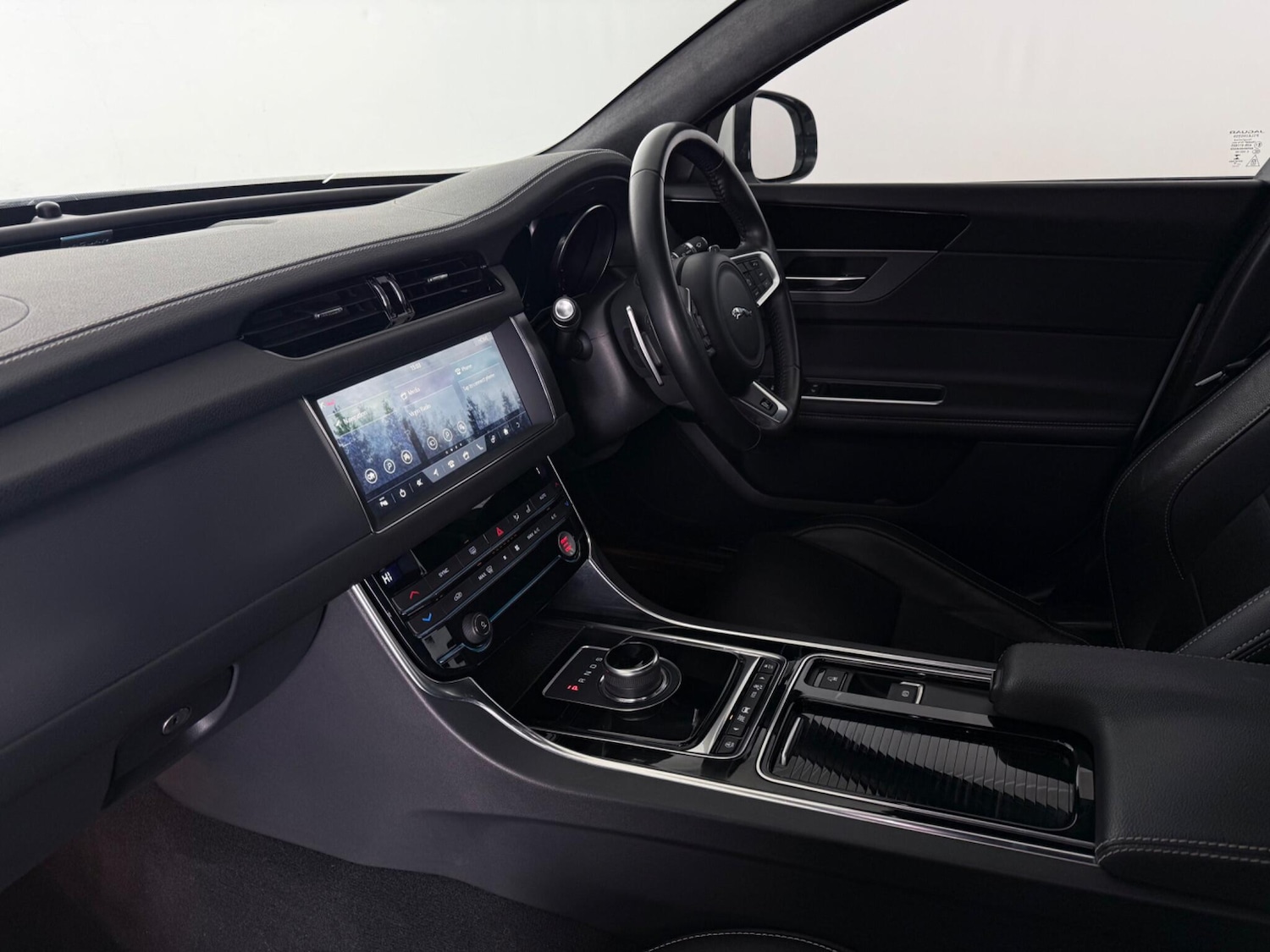 Used Jaguar XF 2018 for sale - 77497652: Photo 12