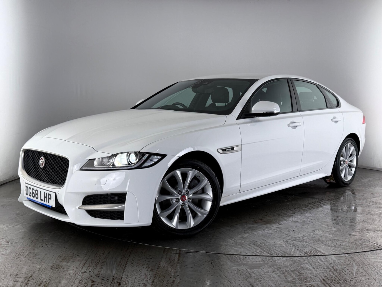 Used Jaguar XF 2018 for sale - 77497652: Photo 33