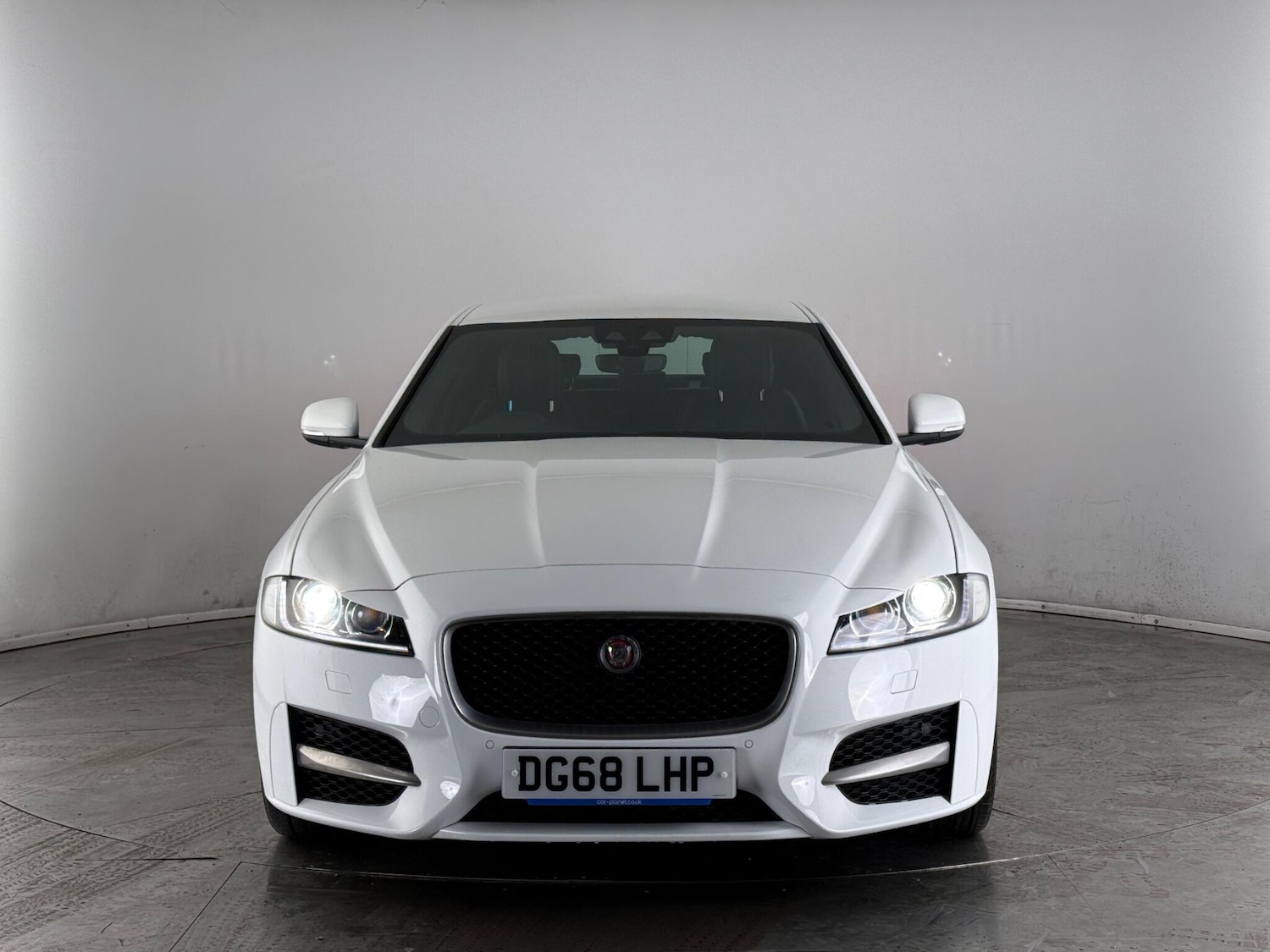Used Jaguar XF 2018 for sale - 77497652: Photo 5