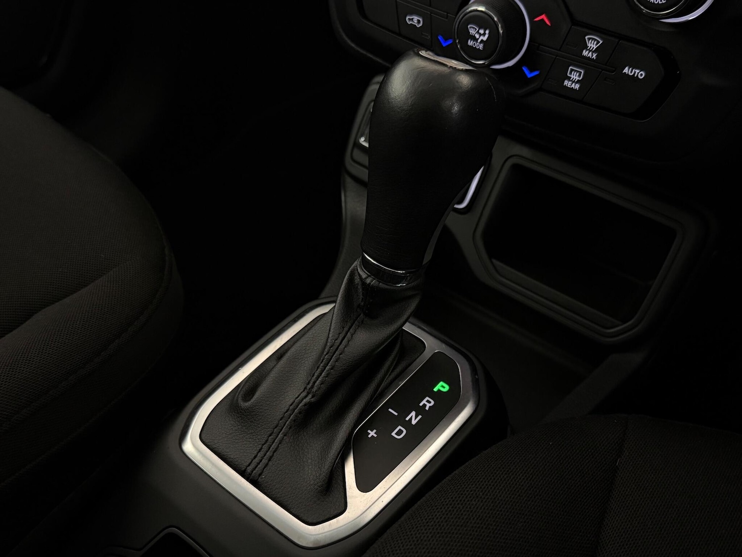 Used Jeep Renegade 2020 for sale - 77217618: Photo 31