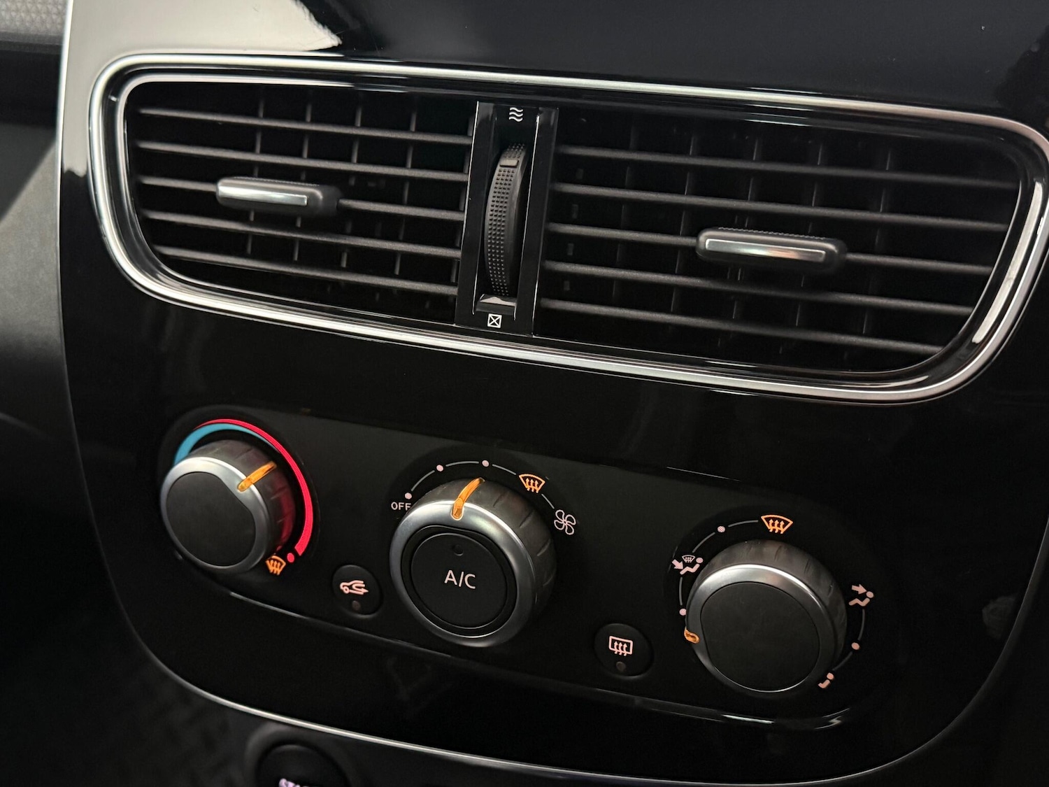 Used Renault Clio 2019 for sale - 76467491: Photo 30