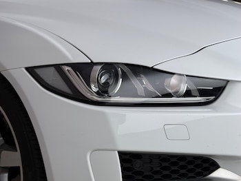 Used Jaguar XE 2019 for sale - 79026529: Photo