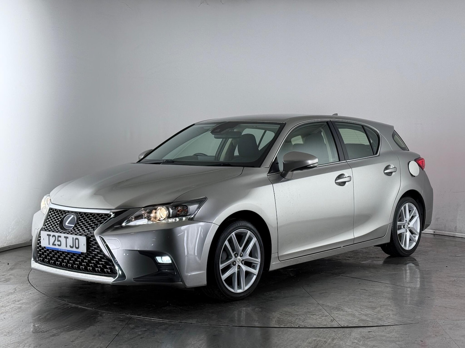 Used Lexus CT 2018 for sale - 77182342: Photo 2