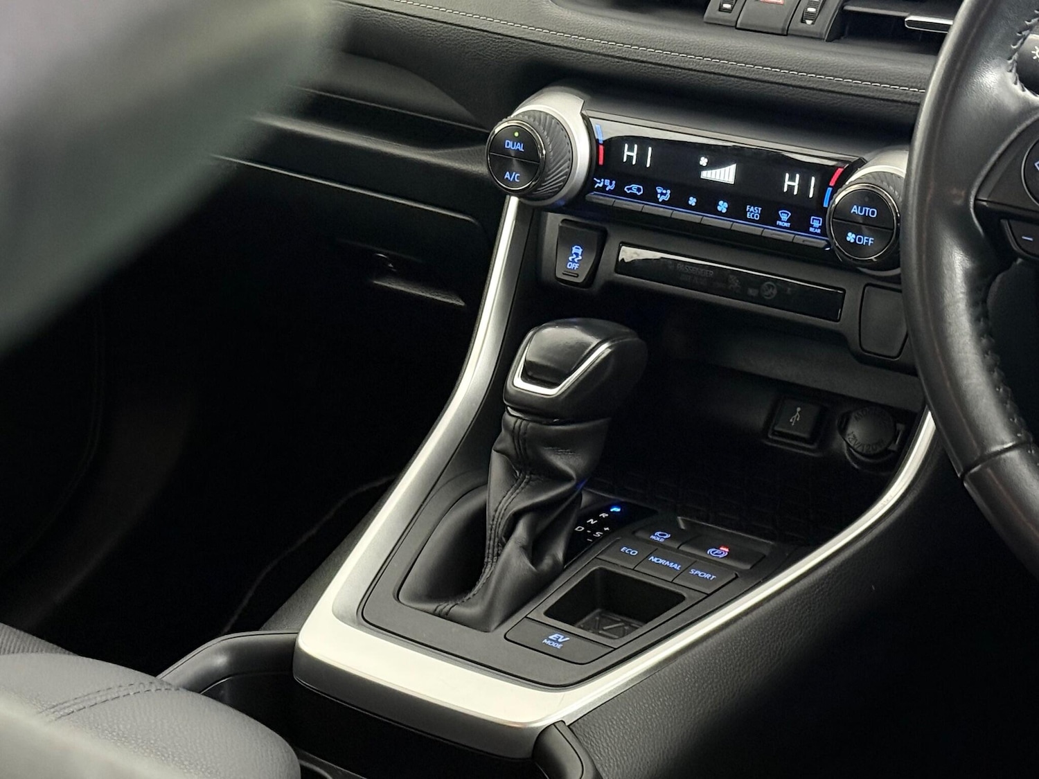 Used Toyota RAV4 2020 for sale - 77183121: Photo 29