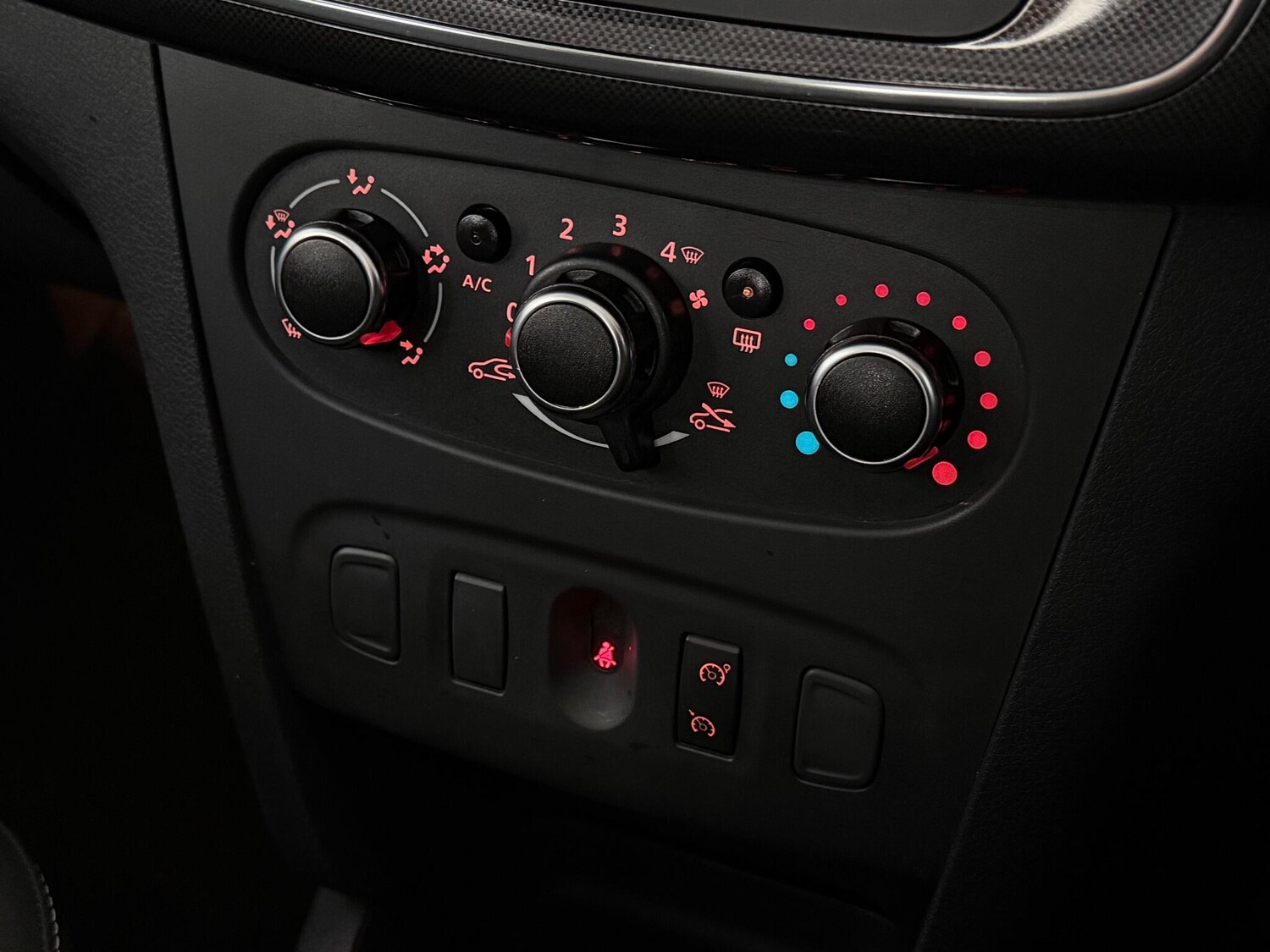 Used Dacia Sandero 2020 for sale - 76645898: Photo 37