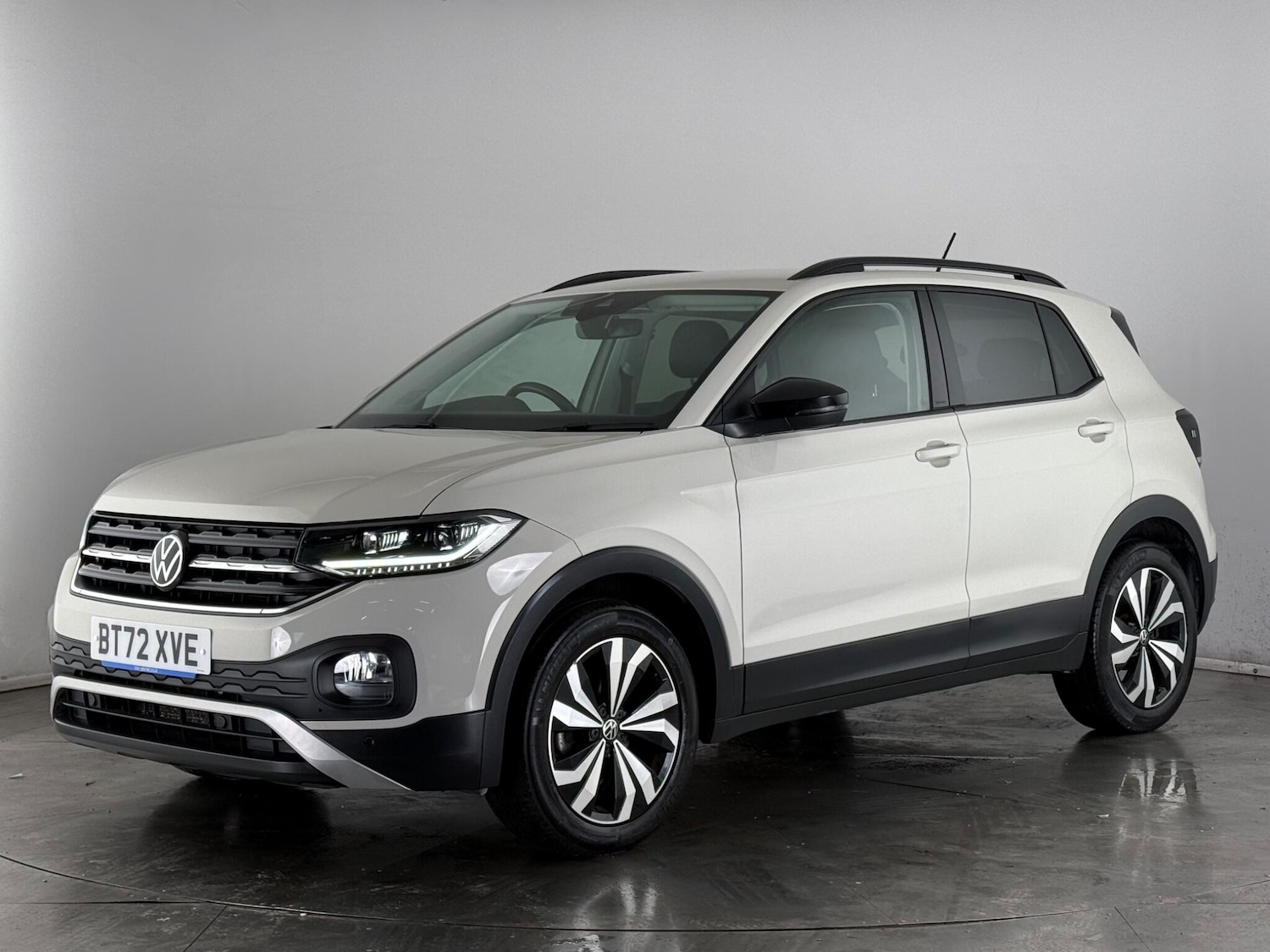Used Volkswagen T-Cross 2023 for sale - 77259709: Photo 2