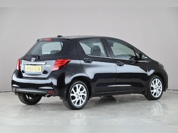 Used Toyota Yaris 2015 for sale - 77896700: Photo