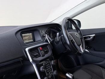 Used Volvo V40 2017 for sale - 79026559: Photo