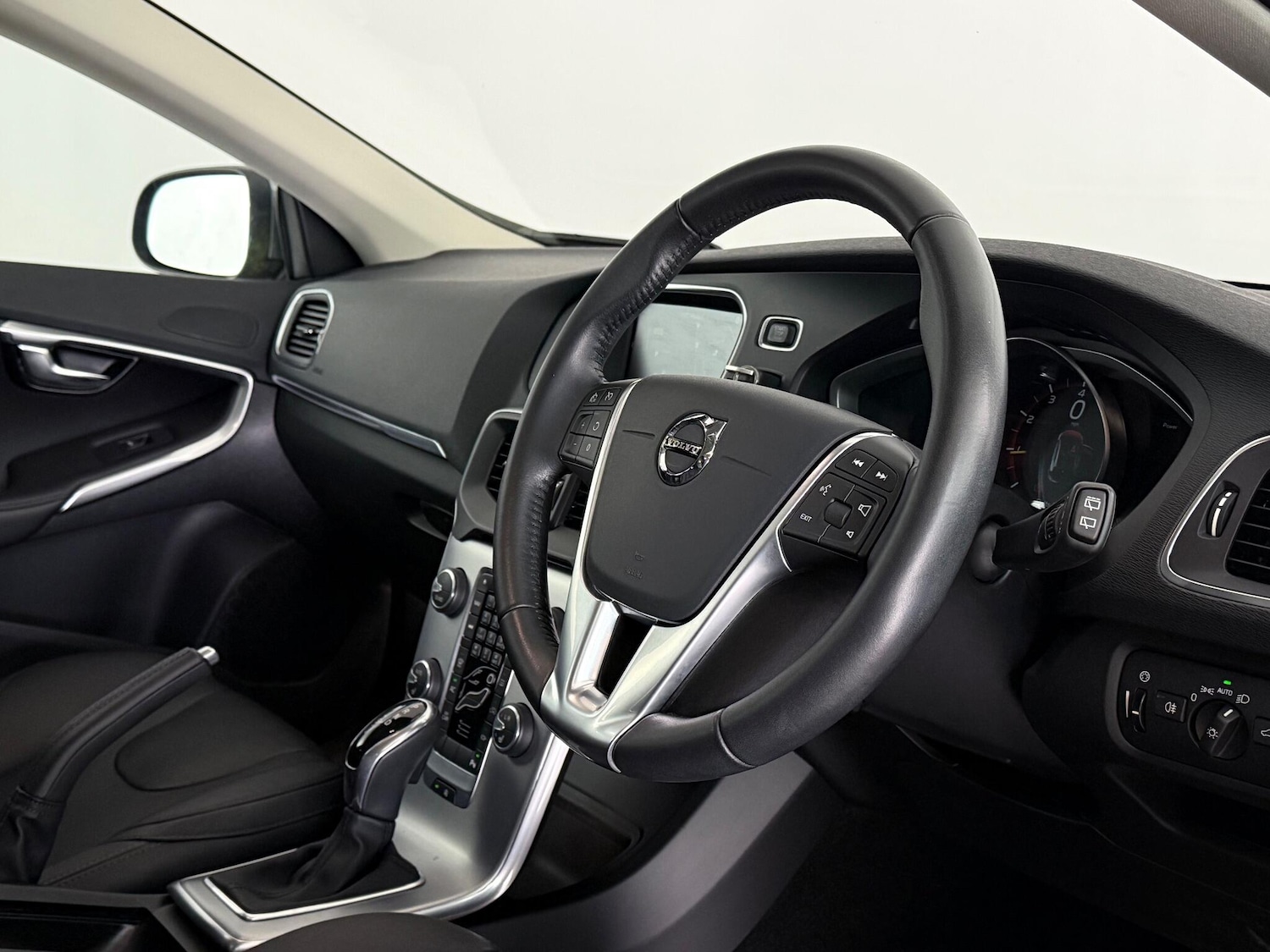 Used Volvo V40 2019 for sale - 77081618: Photo 22